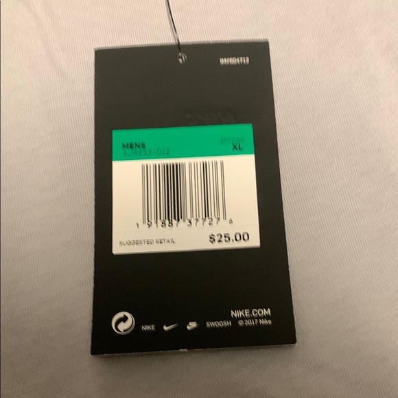 NWT Mens Nike Gray Short Sleeve Tee Iconic Design - Picture 3 of 3